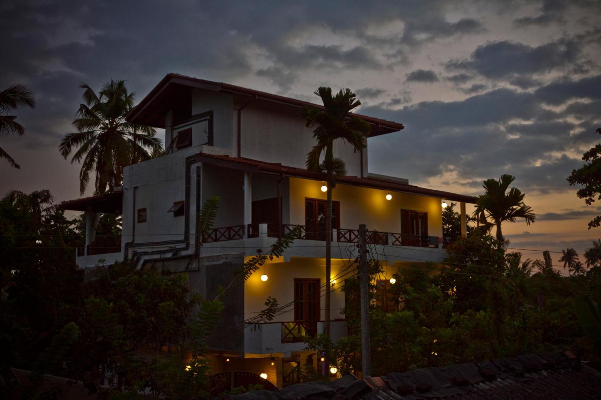 Dorian Guest House And Restaurant Велигама Экстерьер фото